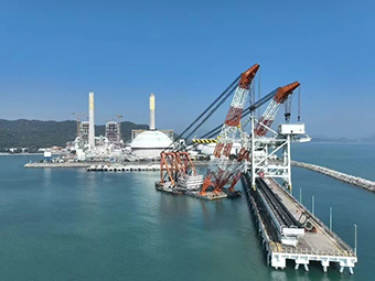 華潤海豐卸船機順利吊裝，助力粵港澳大灣區(qū)能源供應(yīng)